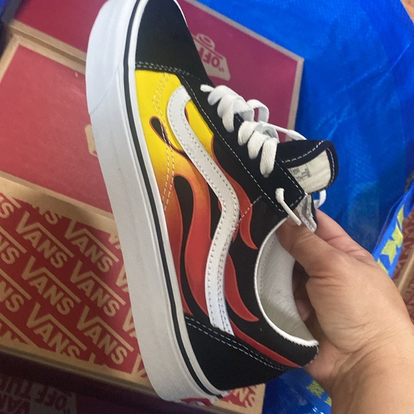 New beautiful vans - Picture 8 of 9